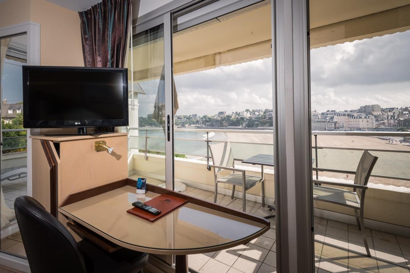 Le Crystal Dinard Plage Εξωτερικό φωτογραφία
