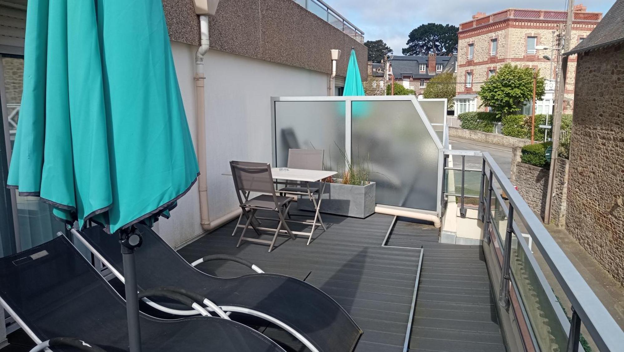 Le Crystal Dinard Plage Εξωτερικό φωτογραφία