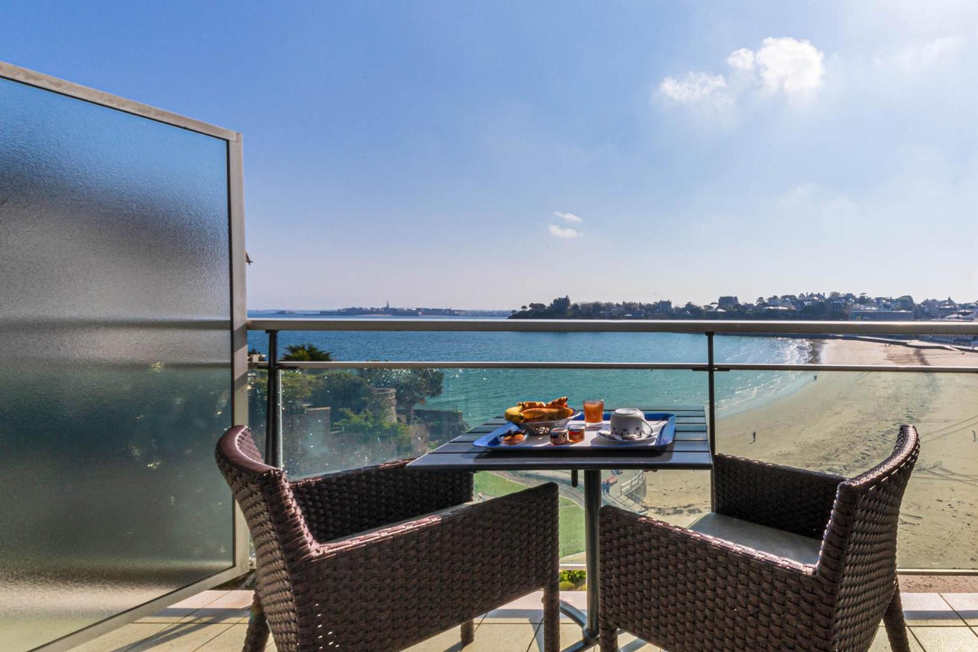 Le Crystal Dinard Plage Εξωτερικό φωτογραφία